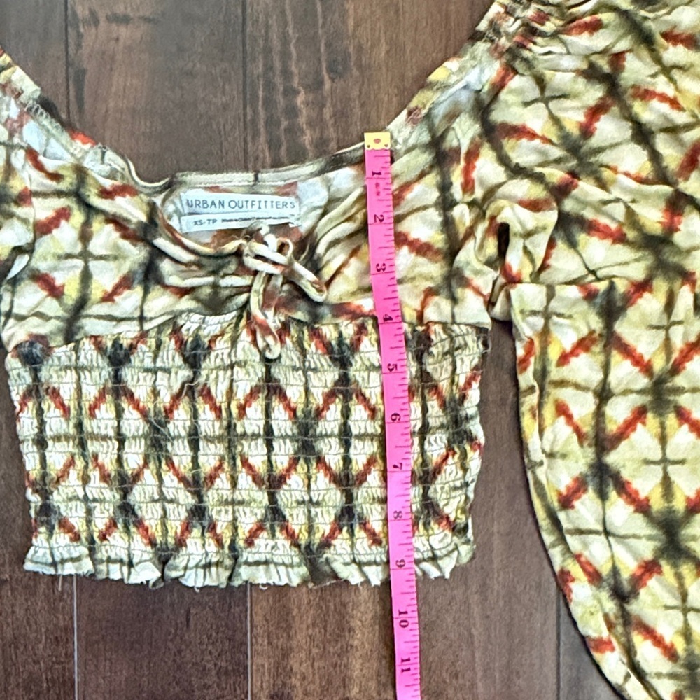 Urban Outfitters Geometric Crop Puff Sleeve Blouse - Picture 4 of 5